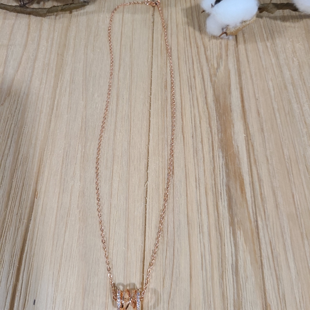 🩷🩷NEW🩷🩷 GORGEOUS!! CZ Spiral Cylinder Charm Necklace in ROSE GOLD Plating - Picture 6 of 14